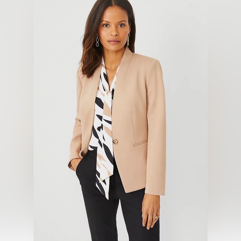 Ann Taylor - The Petite Cutaway Blazer in Double Knit (*size 0*)